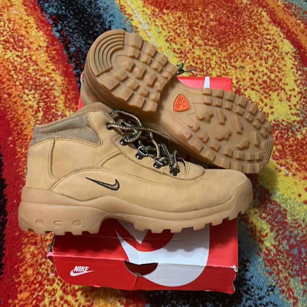 Nike ACG Hiking Boots Boys Sise 4